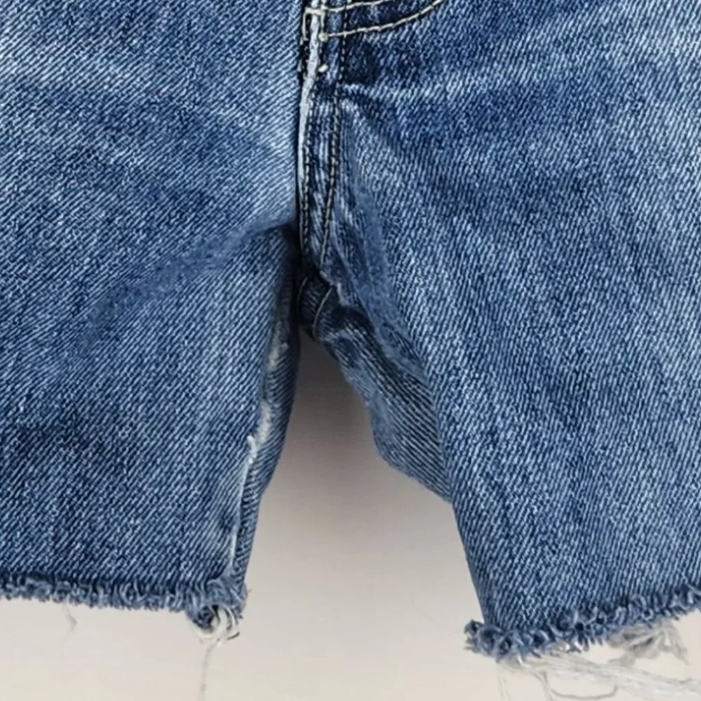 Vintage BDG Mid Rise Raw Hem Denim Shorts sz 7